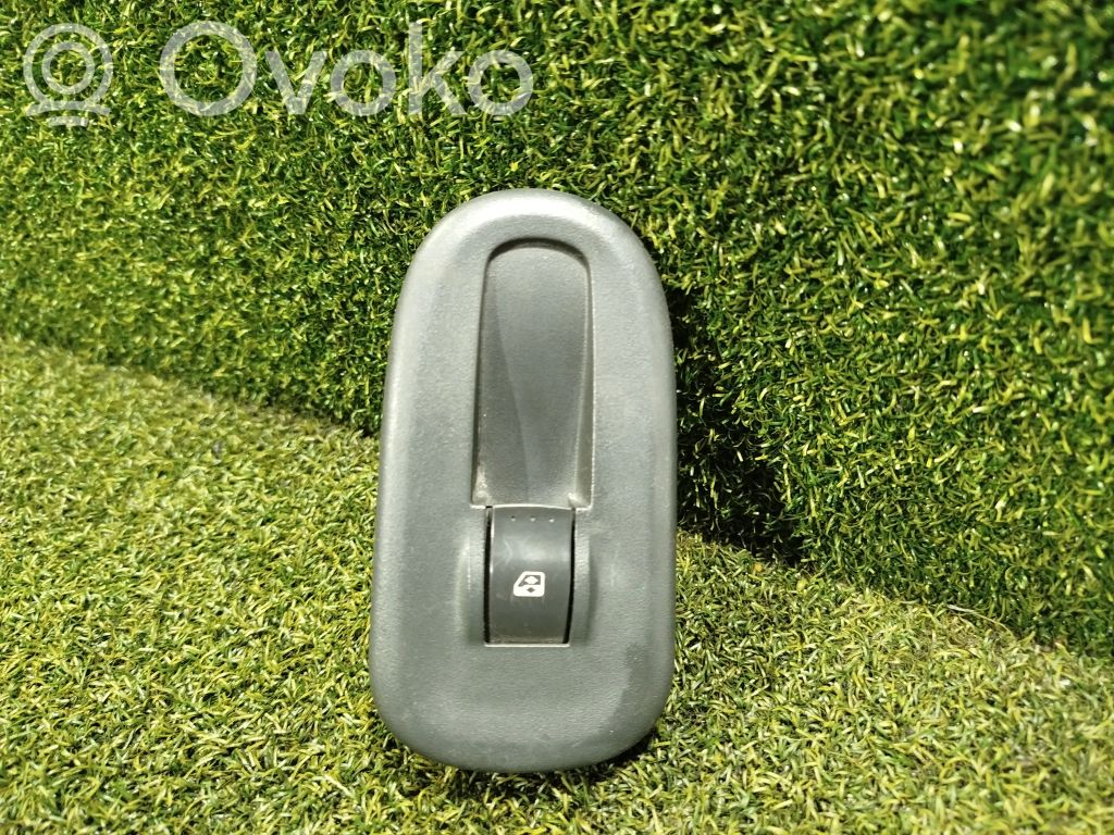 Electric window control switch   8200548968