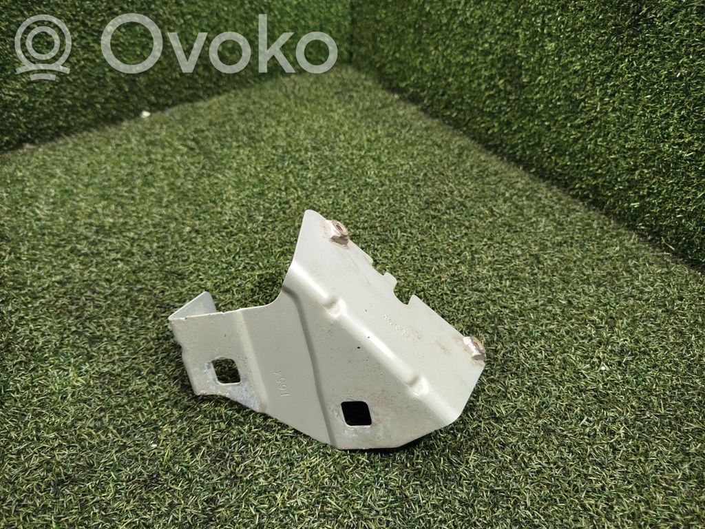 Opel Vivaro Fender mounting bracket 