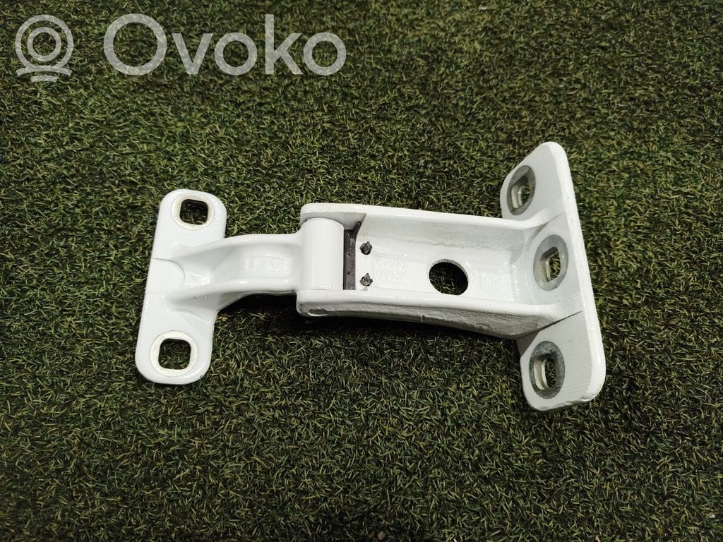 Loading door upper hinge   904003694R