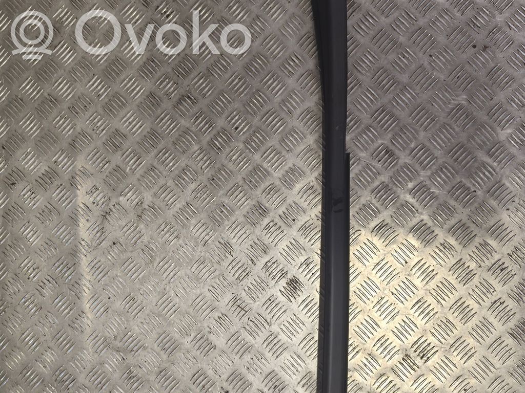 Opel Vivaro Windshield trim 