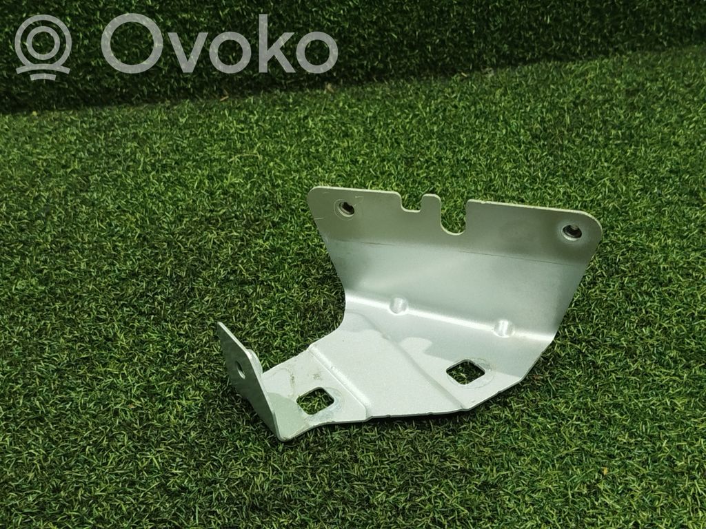 Opel Vivaro Fender mounting bracket 