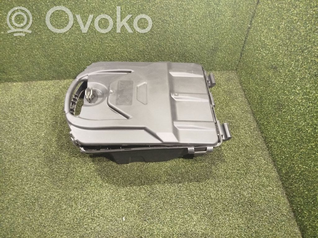 Opel Vivaro Tool box 