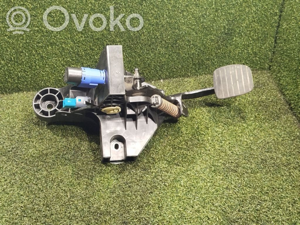 Opel Vivaro Pedał sprzęgła 