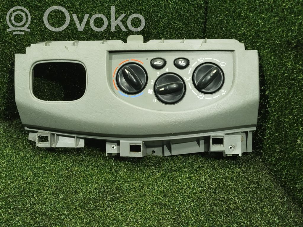 Opel Vivaro Climate control unit 