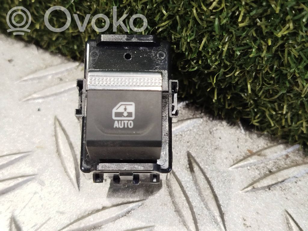 Renault Arkana Electric window control switch 