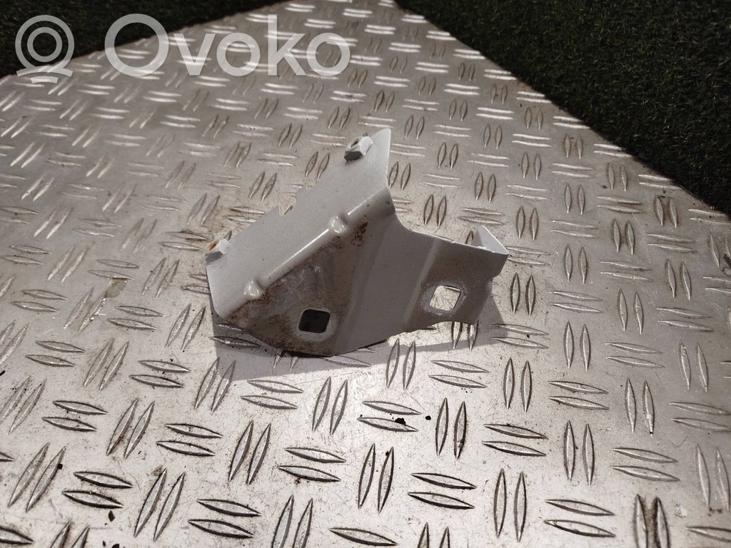 Opel Vivaro Lokasuojan kannake 