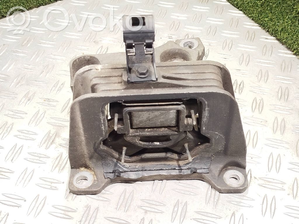 Renault Master III Engine mount bracket 