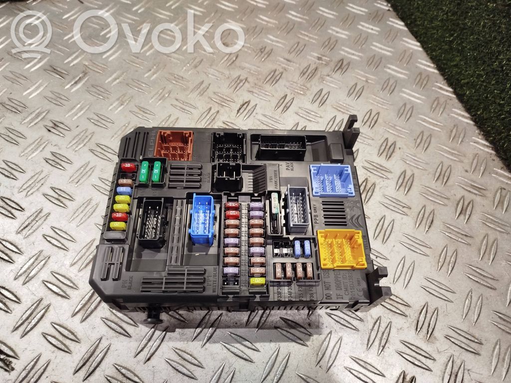 Peugeot 2008 II Fuse module 