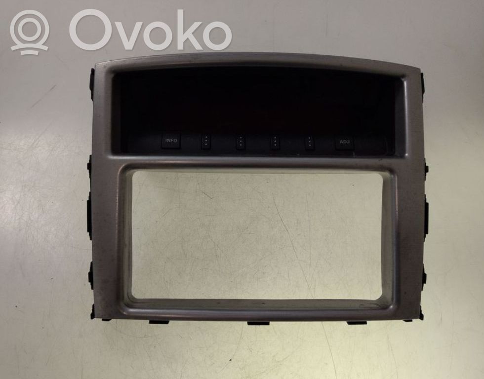 Mitsubishi Pajero Monitor / wyświetlacz / ekran 