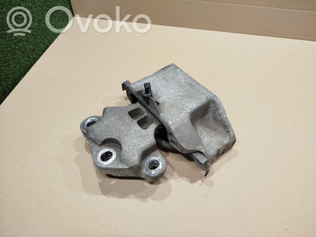 Volkswagen Crafter Engine mount bracket 