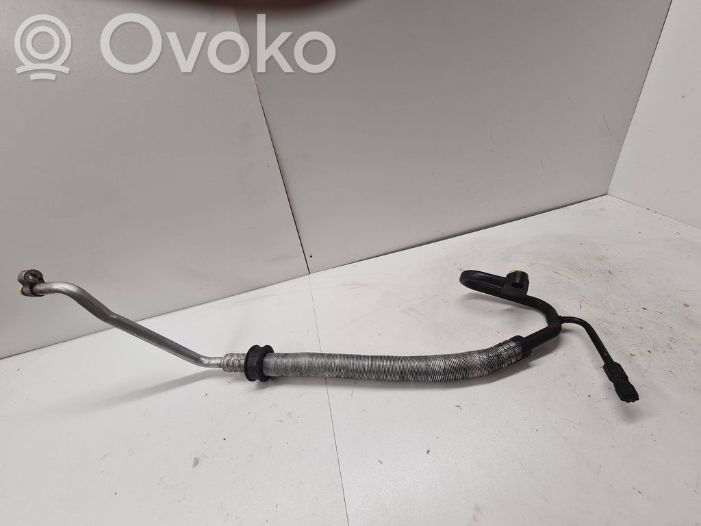 BMW 5 E39 Ilmastointilaitteen putki (A/C) 