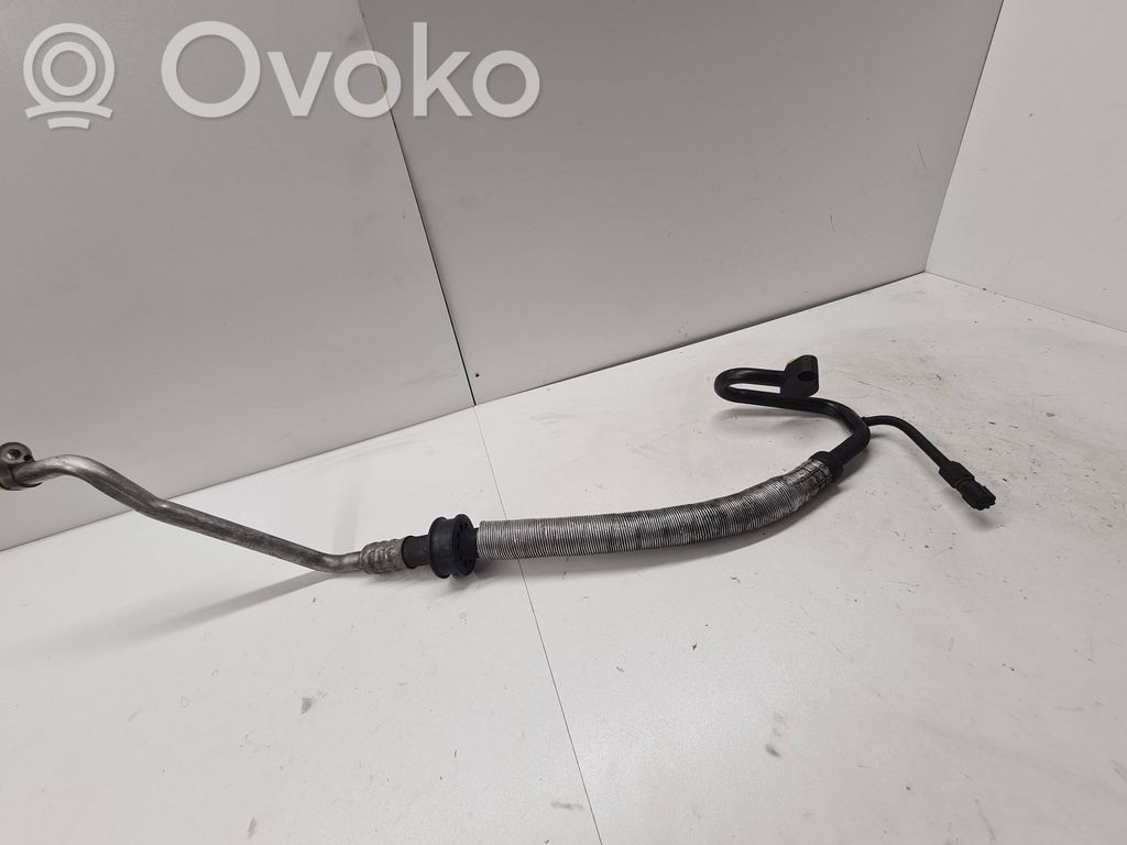 BMW 5 E39 Ilmastointilaitteen putki (A/C) 