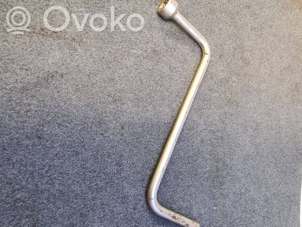 Llave de tuercas de rueda   6771036