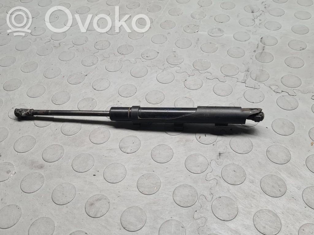 BMW 7 E38 Dzinēja pārsega amortizators 