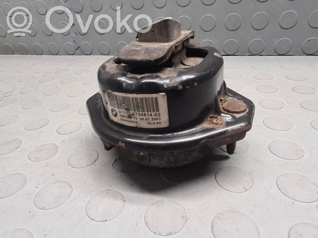 Engine mount bracket   6754614,686235,22116754614,22116769186,22116770792,6769186,6770792
