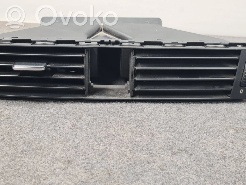 BMW 3 E90 E91 Centrinės oro grotelės 