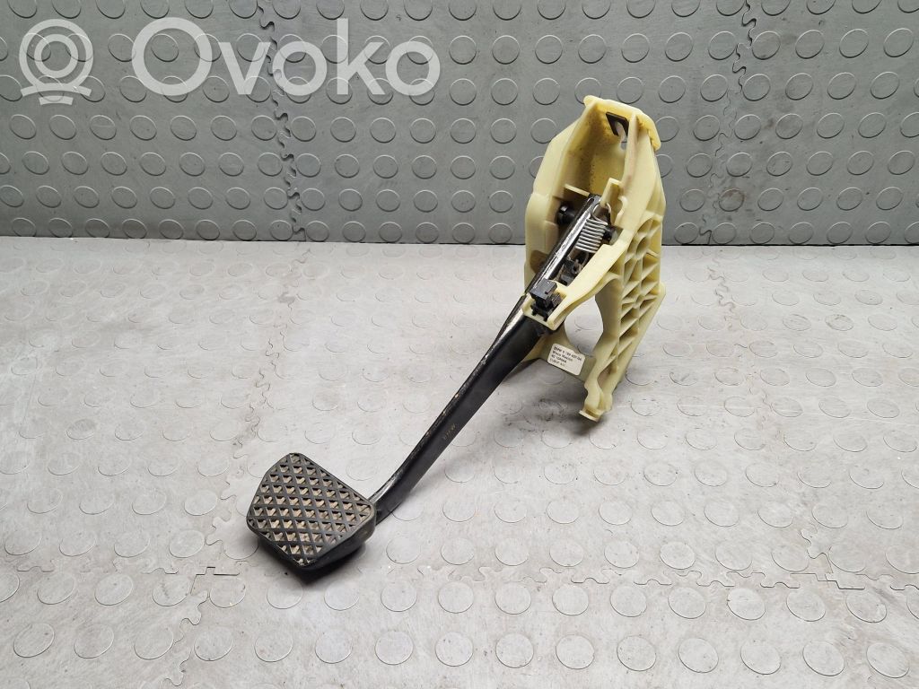 Brake pedal   6769407