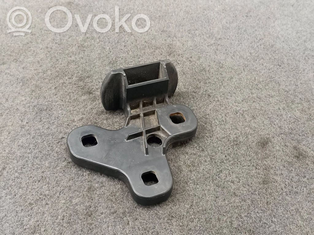 Front bumper mounting bracket   8230513