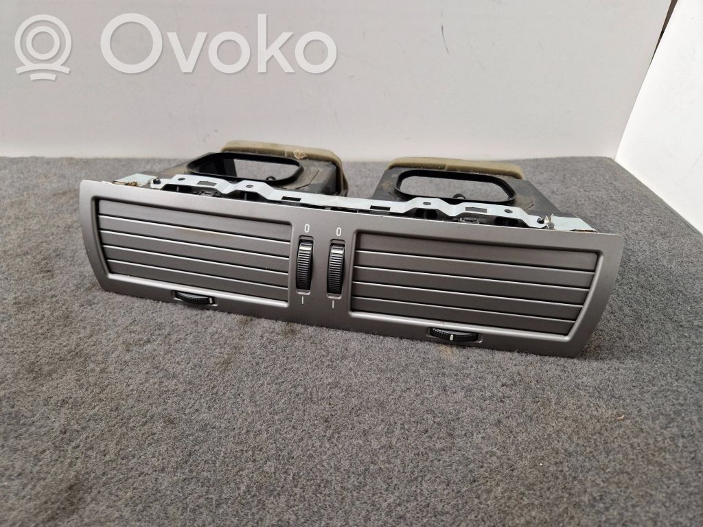 BMW 7 E65 E66 Centrinės oro grotelės 