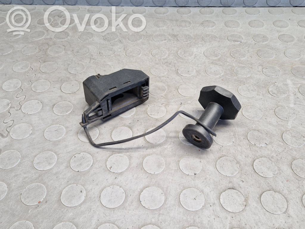 Rezerves riteņa skrūve   7030510