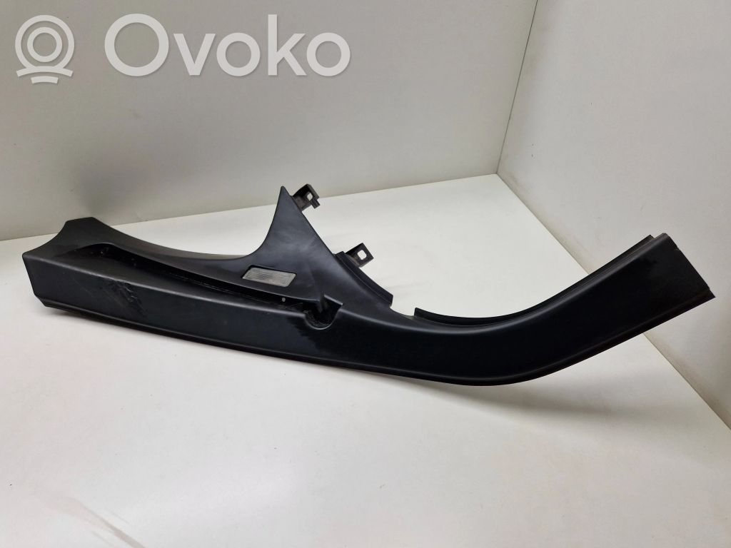 BMW 5 E60 E61 Aizkara turētājs 