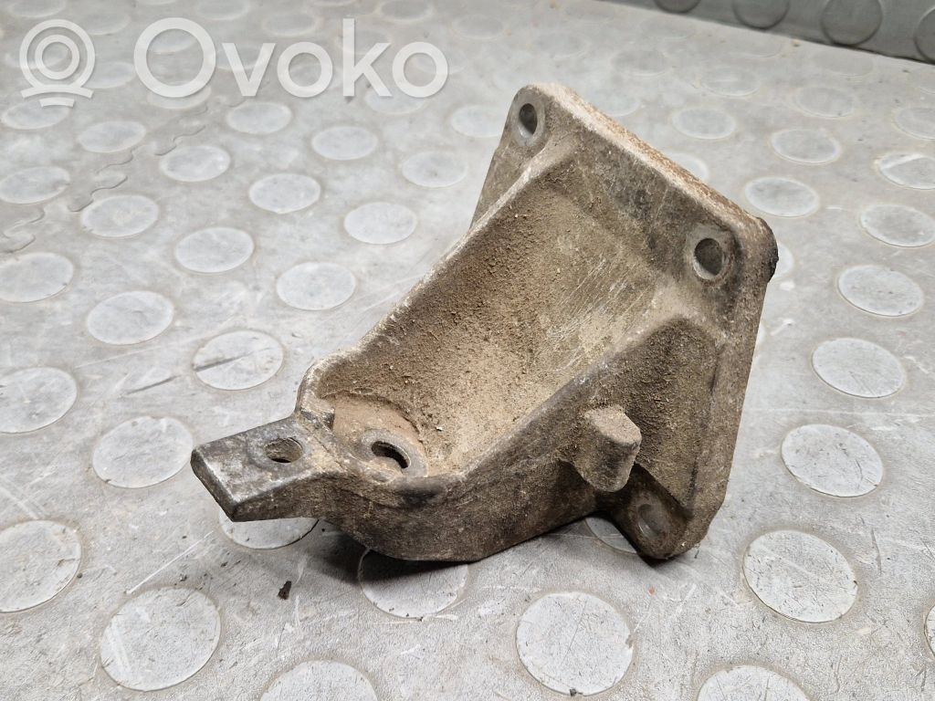 BMW 7 E38 Engine mounting bracket 