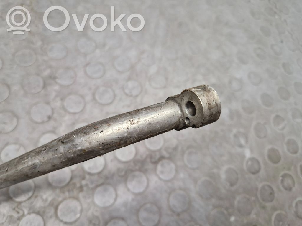 Ilmastointilaitteen putki (A/C)   6917865,6918939