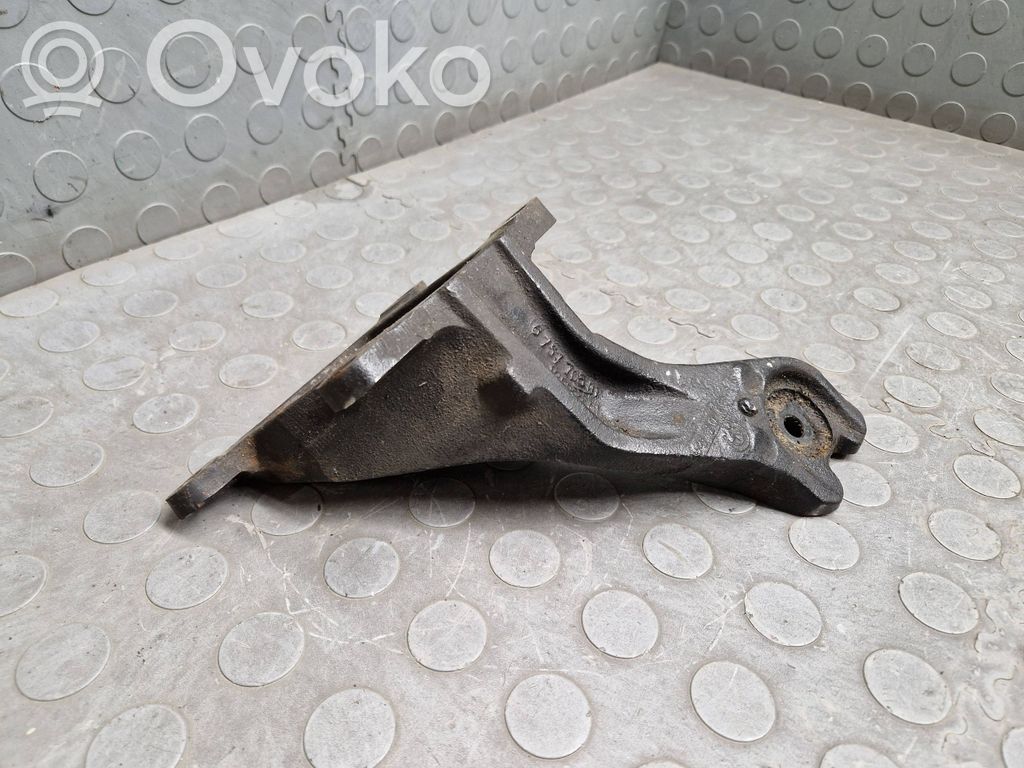 BMW X5 E53 Engine mounting bracket 