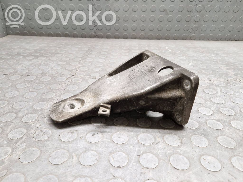 Engine mounting bracket   6766700