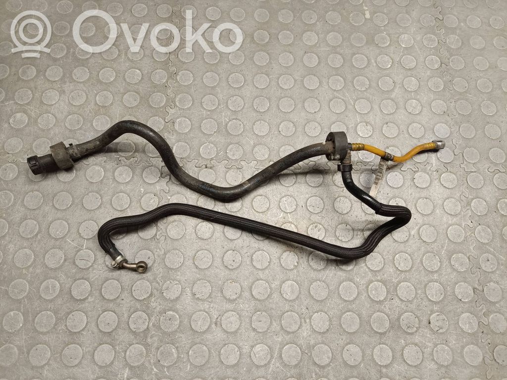 BMW 3 E90 E91 Fuel line pipe 