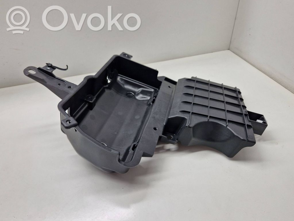 Other trunk/boot trim element   8796283