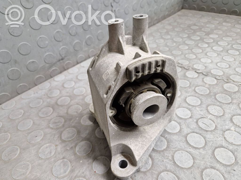 BMW i4 Engine mounting bracket 