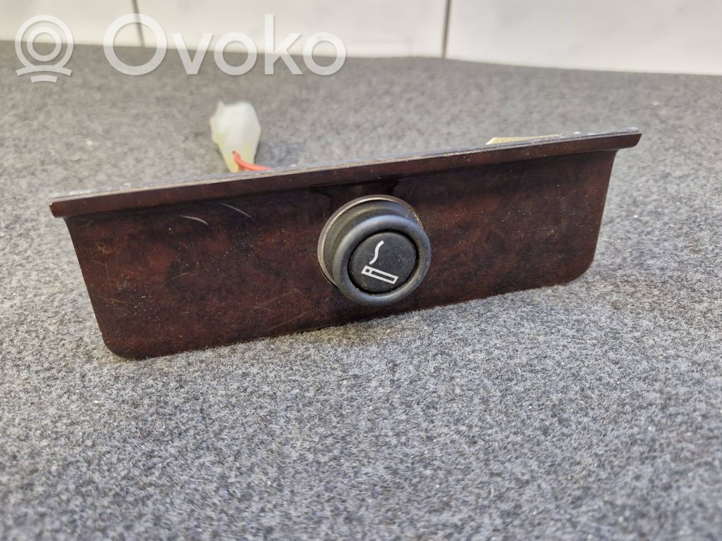 BMW 7 E38 Kita centrinė konsolės (tunelio) detalė 