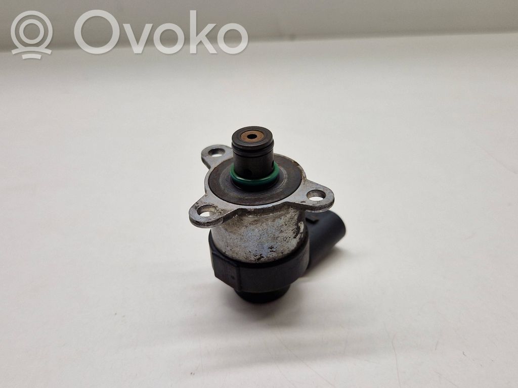 Fuel pressure regulator   7787186