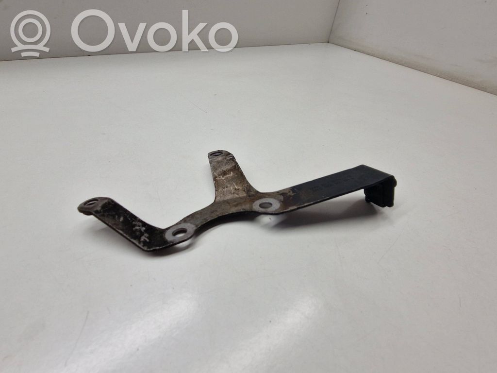 BMW 5 E60 E61 Ohjaustehostimen pumpun kannake 