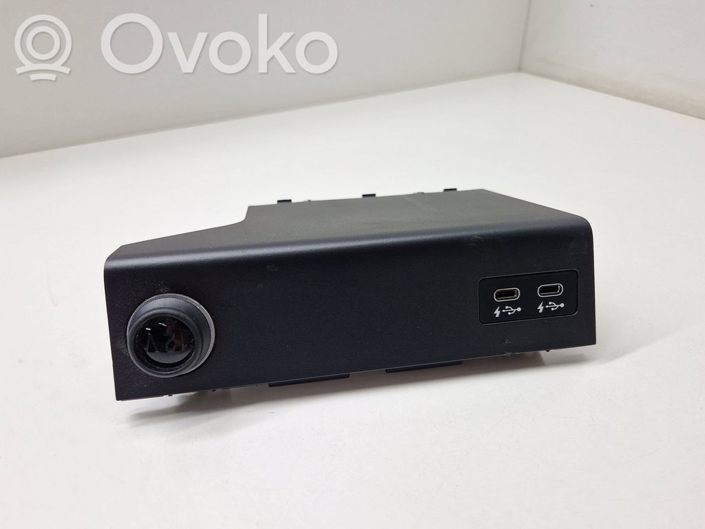 BMW 2 Active Tourer U06 Kita centrinė konsolės (tunelio) detalė 