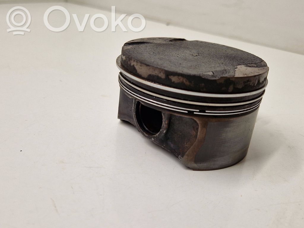 BMW 7 E38 Piston 