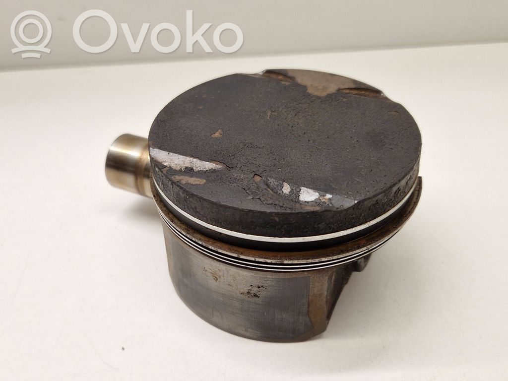 BMW 7 E38 Piston 