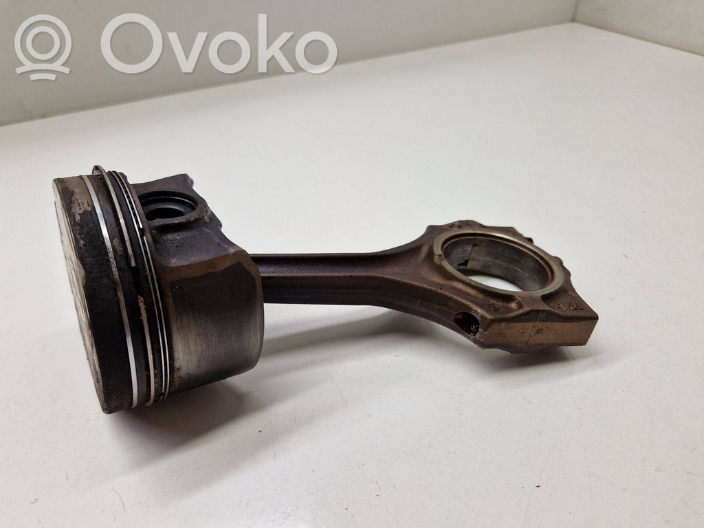 BMW 7 E38 Piston with connecting rod 