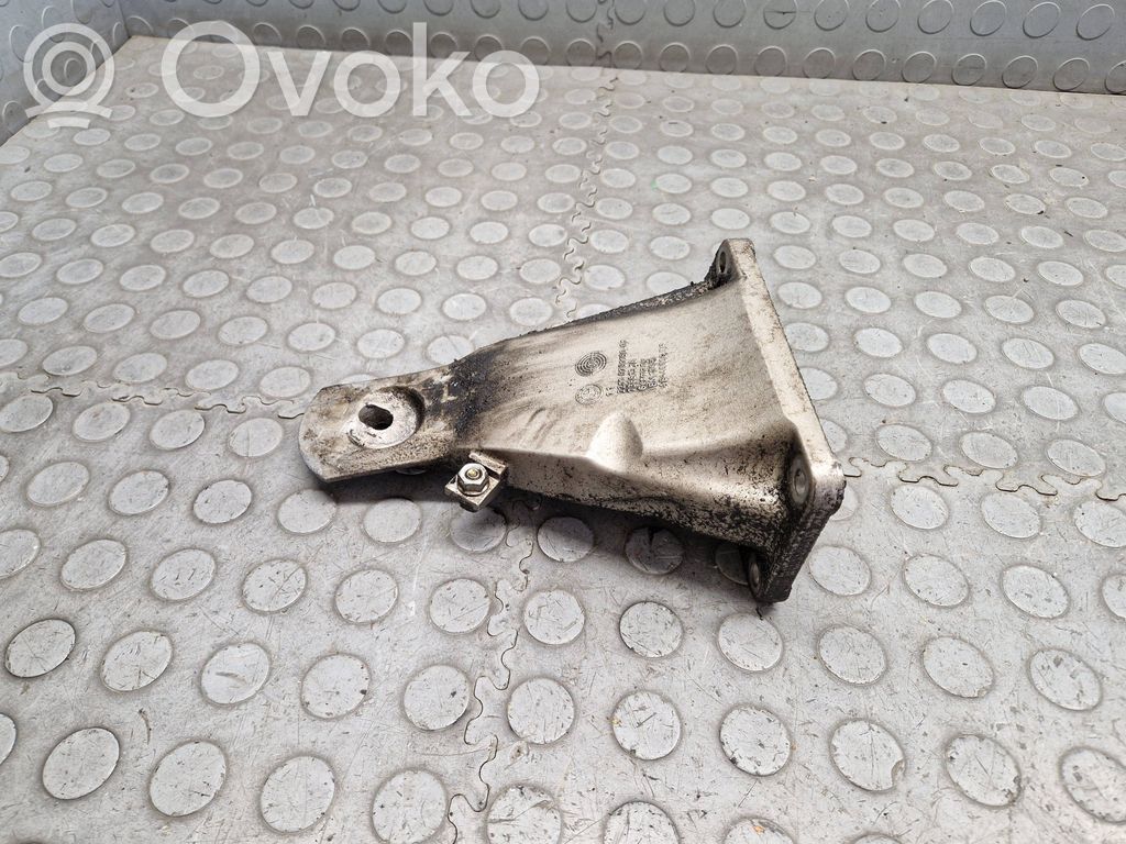 Variklio tvirtinimo kronšteinas   6761150