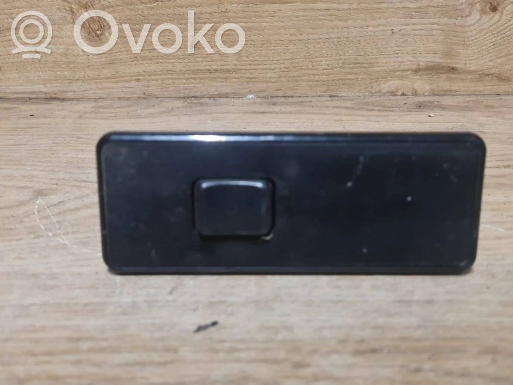 Electric window control switch   03838652