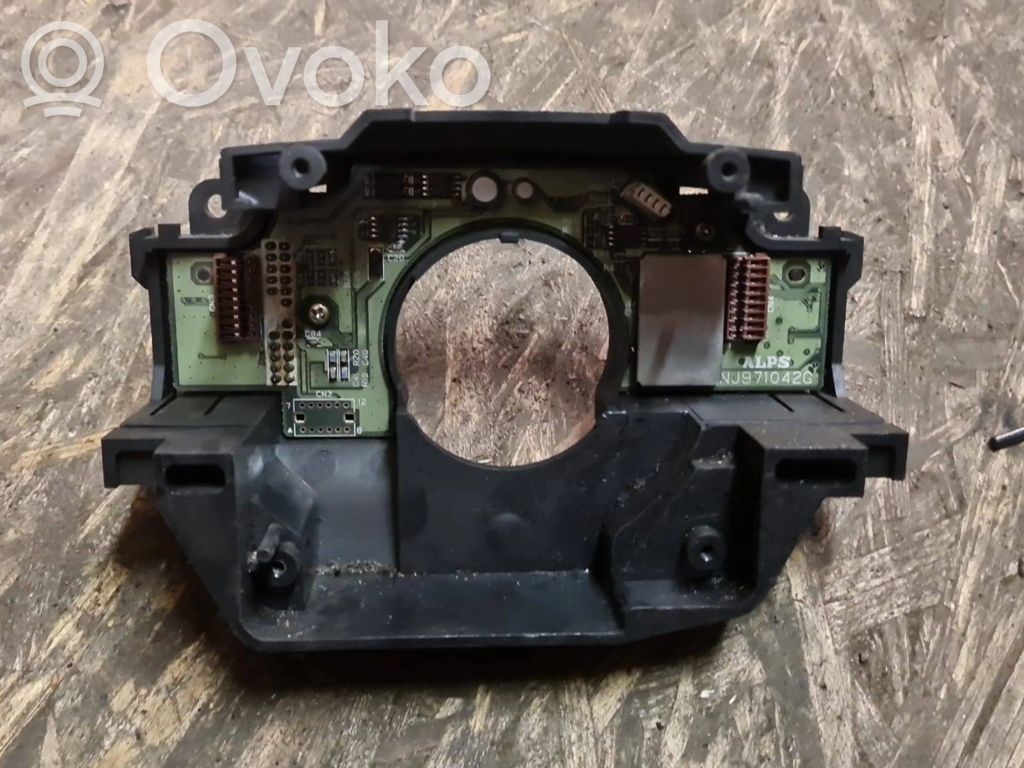 Multifunctional control switch/knob   9496745