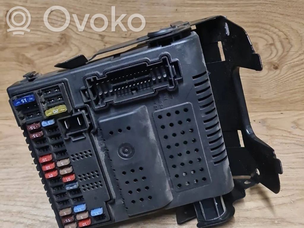Volvo V70 Saugiklių blokas 