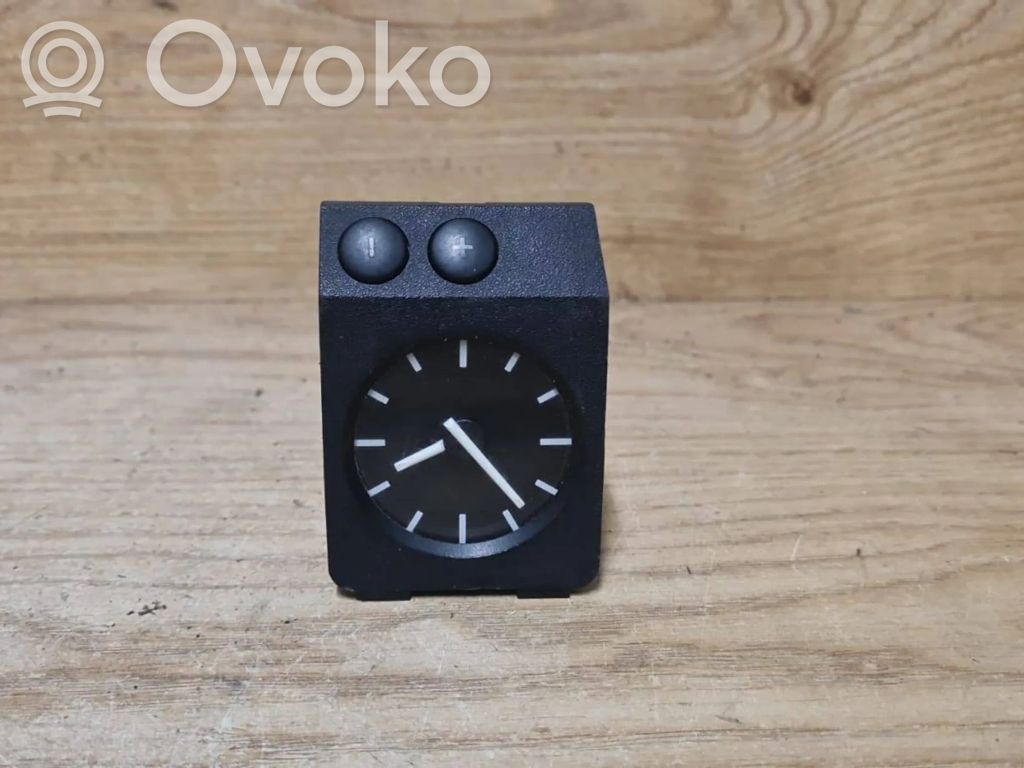 BMW 7 E38 Clock 