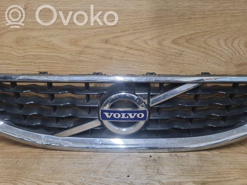 Volvo C70 Etupuskurin ylempi jäähdytinsäleikkö 