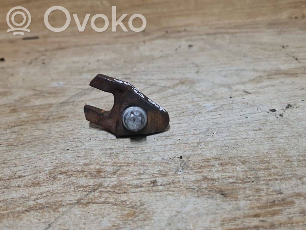 Volvo V40 Fuel Injector clamp holder 