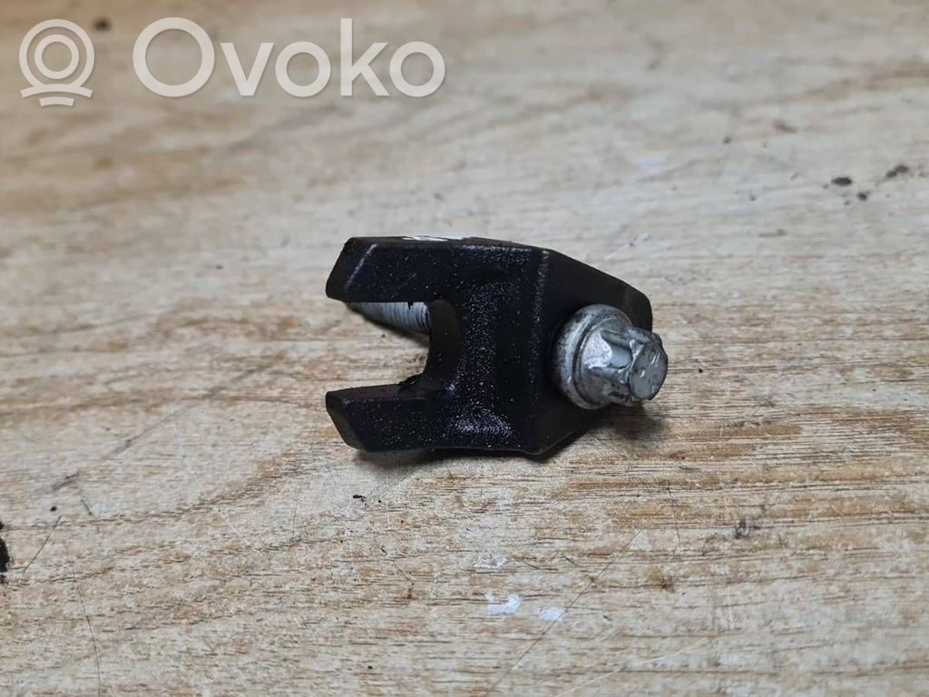 Abrazadera del inyector de combustible   927018