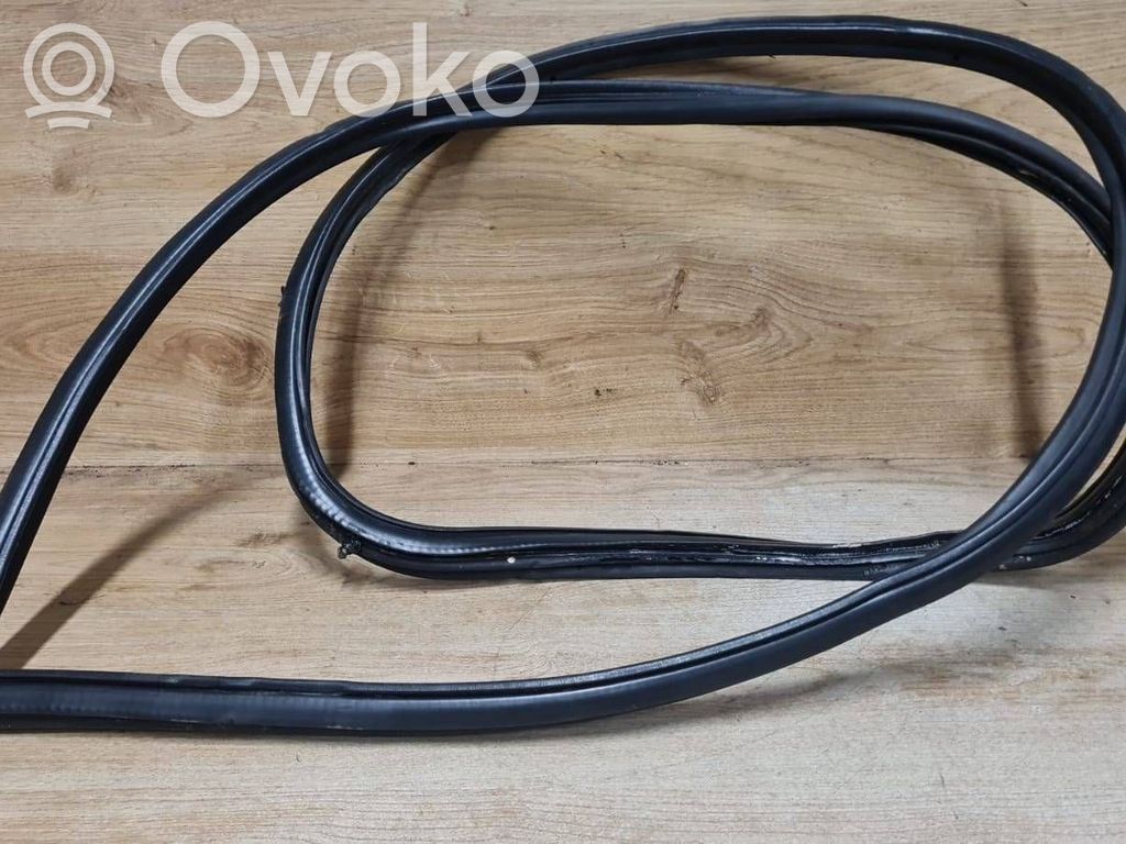 Volvo 760 Guarnizione in gomma portiera anteriore 