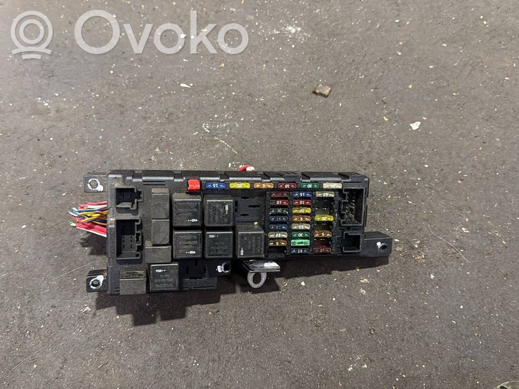 Volvo XC90 Ramka / Moduł bezpieczników 