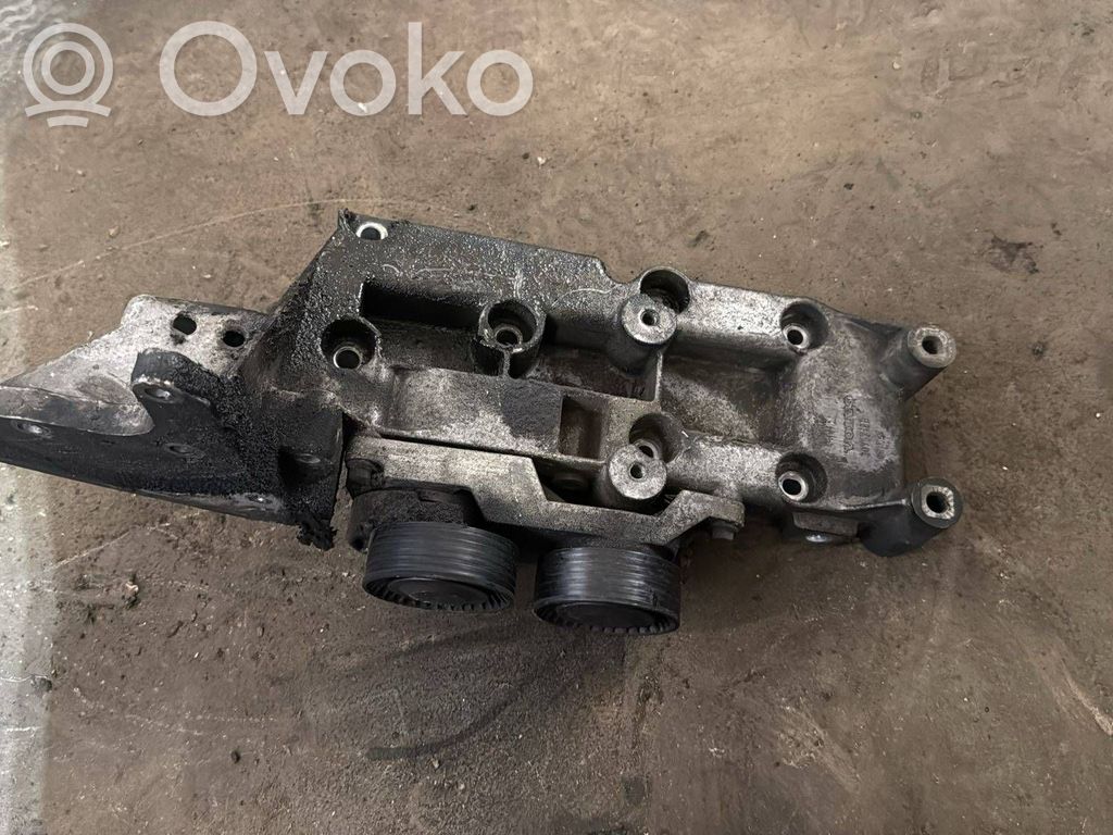 Engine mounting bracket   30757168